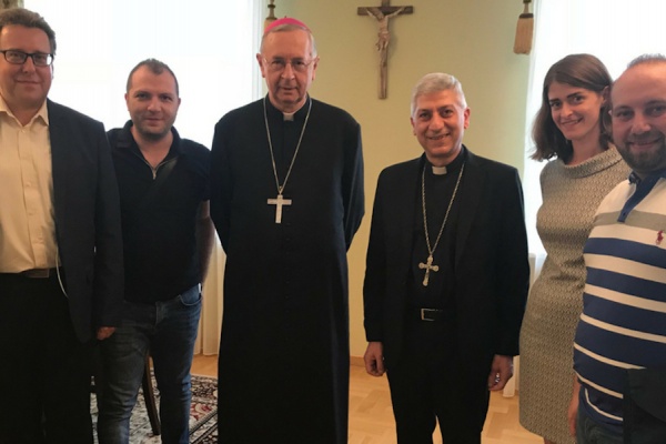 arcybiskup gądecki z biskupem z aleppo